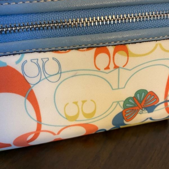 **SOLD**Coach Signature Optic Butterfly Wallet - Picture 10 of 10